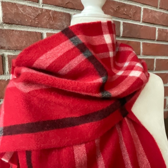 •Charter Club Red Black White Plaid 100%Cashmere Fringed Scarf 64”x10” NWOT - Picture 6 of 11